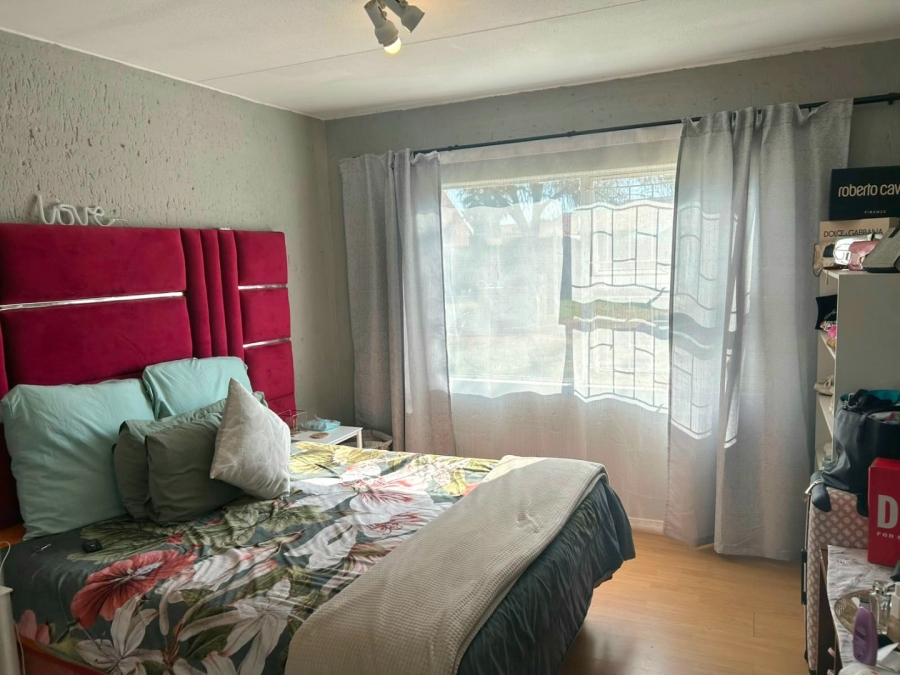 2 Bedroom Property for Sale in Pellissier Free State